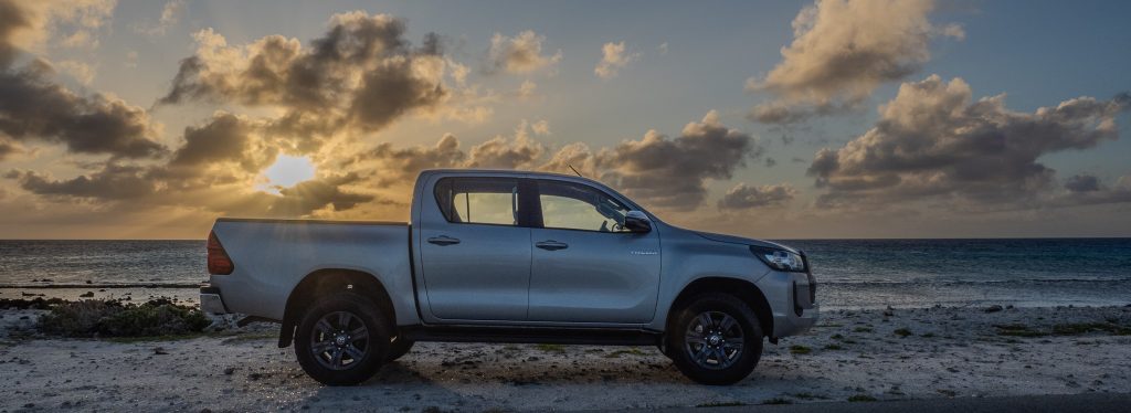 Hilux 4x4 bij zonsondergang